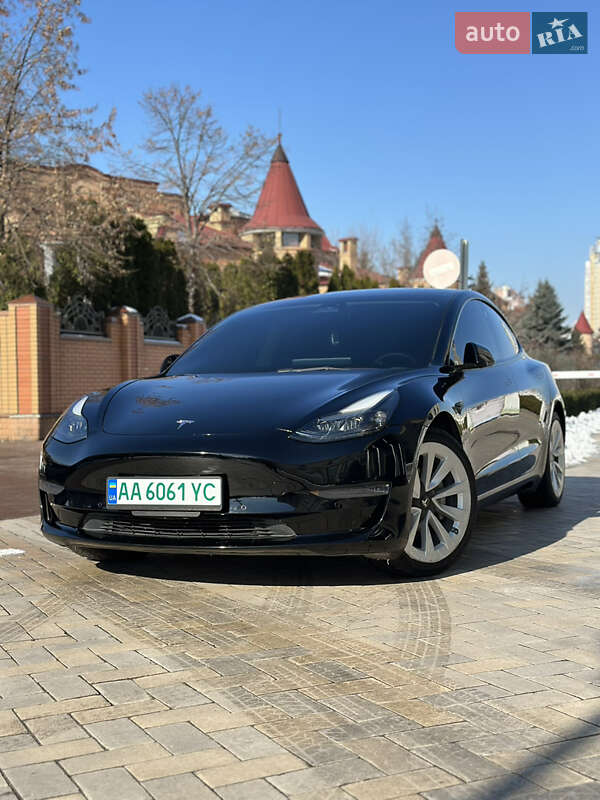 Tesla Model 3 (2022)
