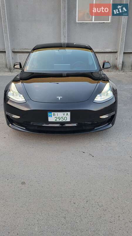 Tesla Model 3 (2022)