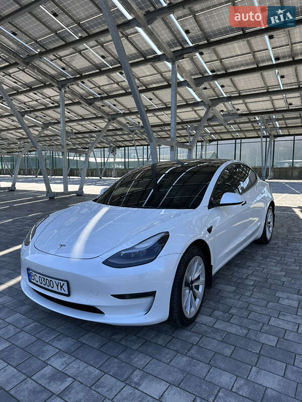 Tesla Model 3 (2022)