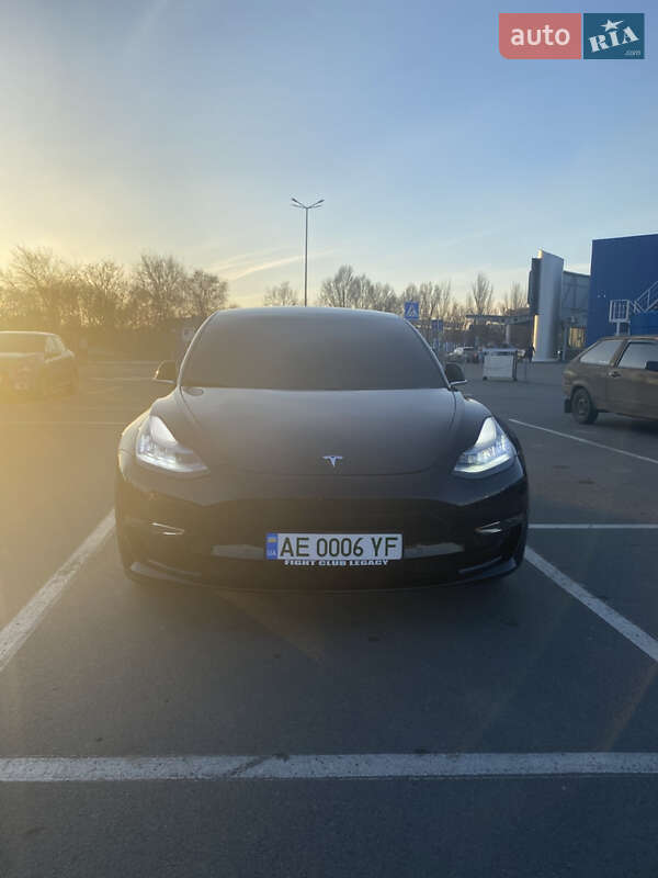 Tesla Model 3 (2019)