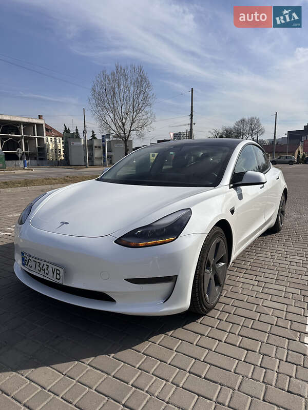Tesla Model 3 (2021)