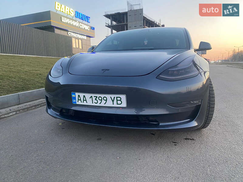 Tesla Model 3 (2018)