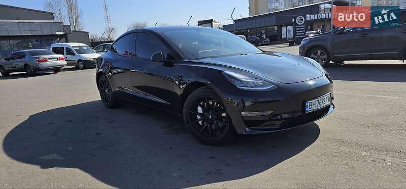 Tesla Model 3 (2020)