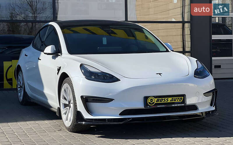 Tesla Model 3 (2022)
