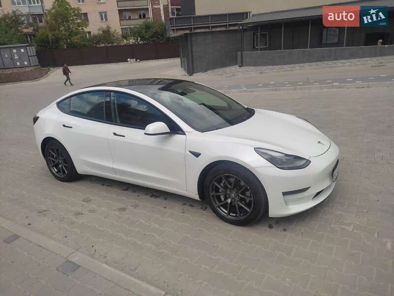 Tesla Model 3 (2021)