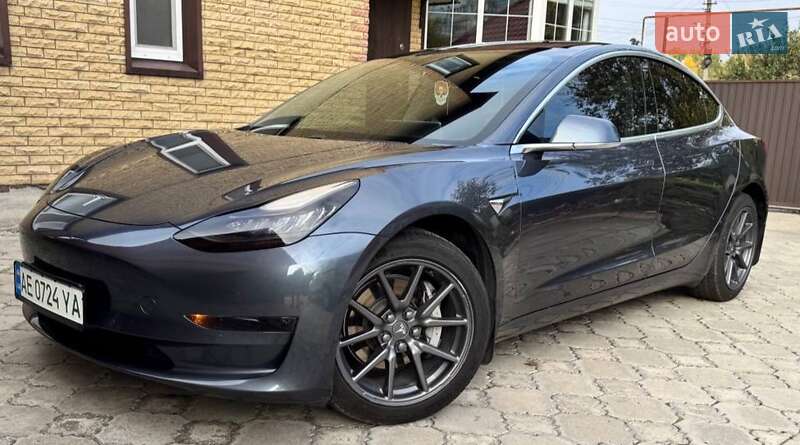 Tesla Model 3 (2020)