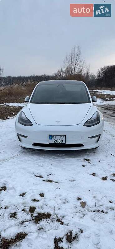 Tesla Model 3 (2021)