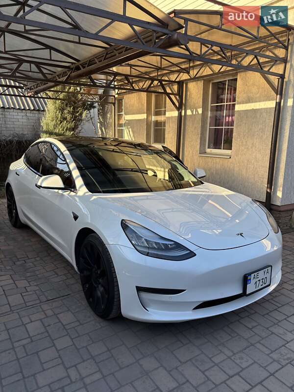 Tesla Model 3 (2019)