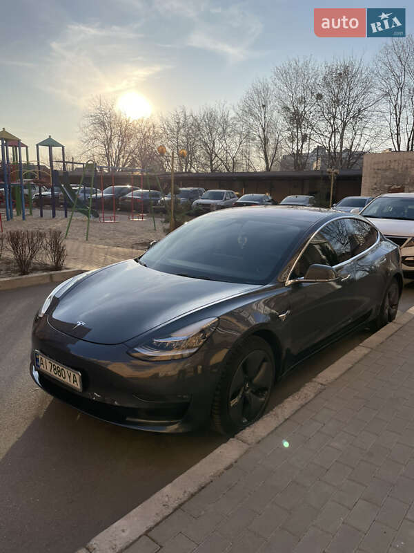 Tesla Model 3 (2018)