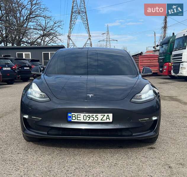 Tesla Model 3 (2018)