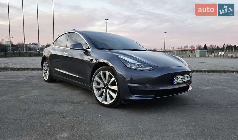 Tesla Model 3 (2019)