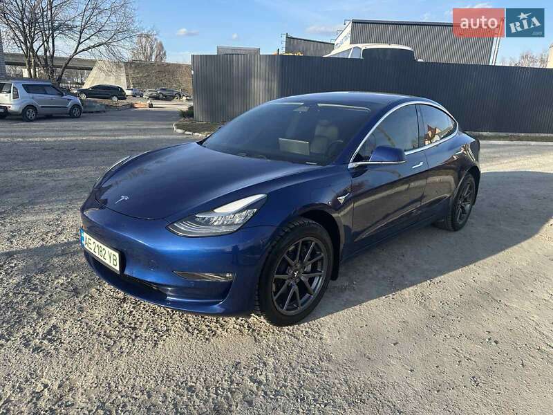 Tesla Model 3 (2019)