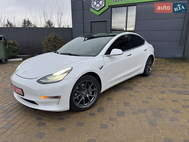 Tesla Model 3 (2019)