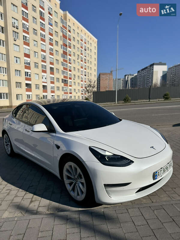 Tesla Model 3 (2021)
