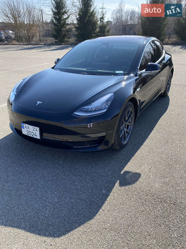 Tesla Model 3 (2019)