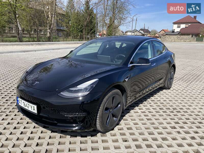 Tesla Model 3 (2019)