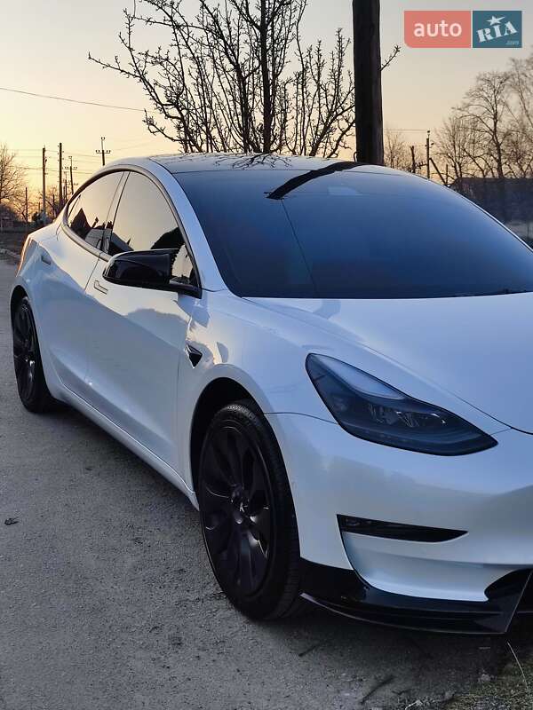 Tesla Model 3 (2022)