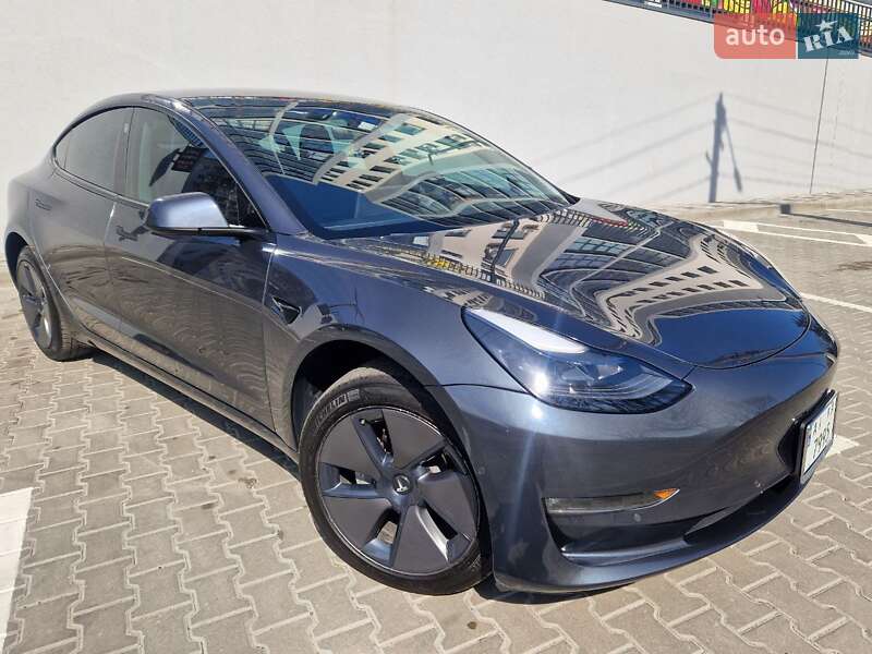 Tesla Model 3 (2021)
