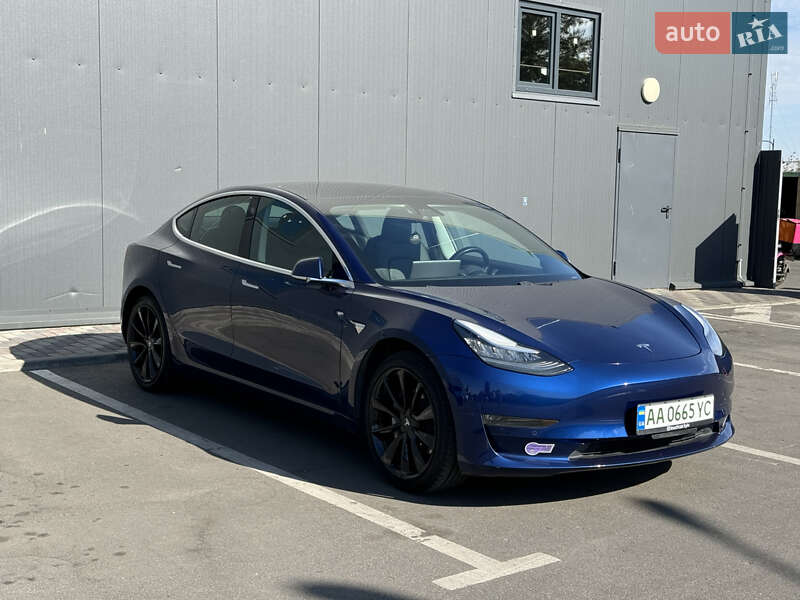 Tesla Model 3 (2019)