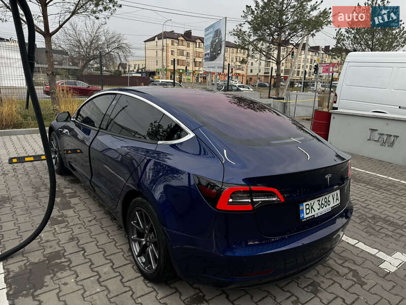 Tesla Model 3 (2018)