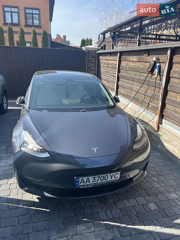 Tesla Model 3 (2018)