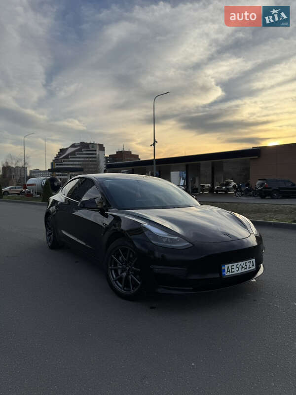 Tesla Model 3 (2019)