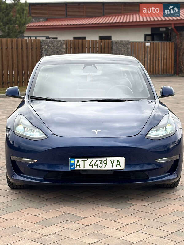 Tesla Model 3 (2022)