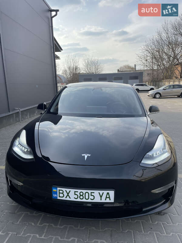 Tesla Model 3 (2019)