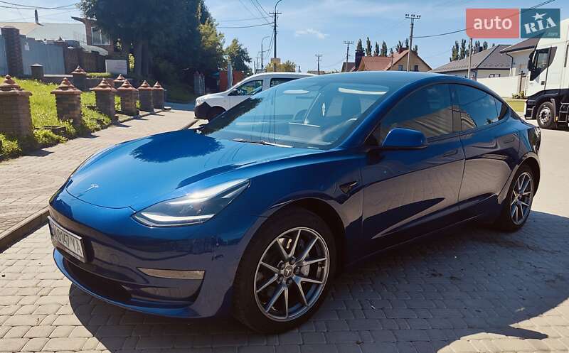 Tesla Model 3 (2022)