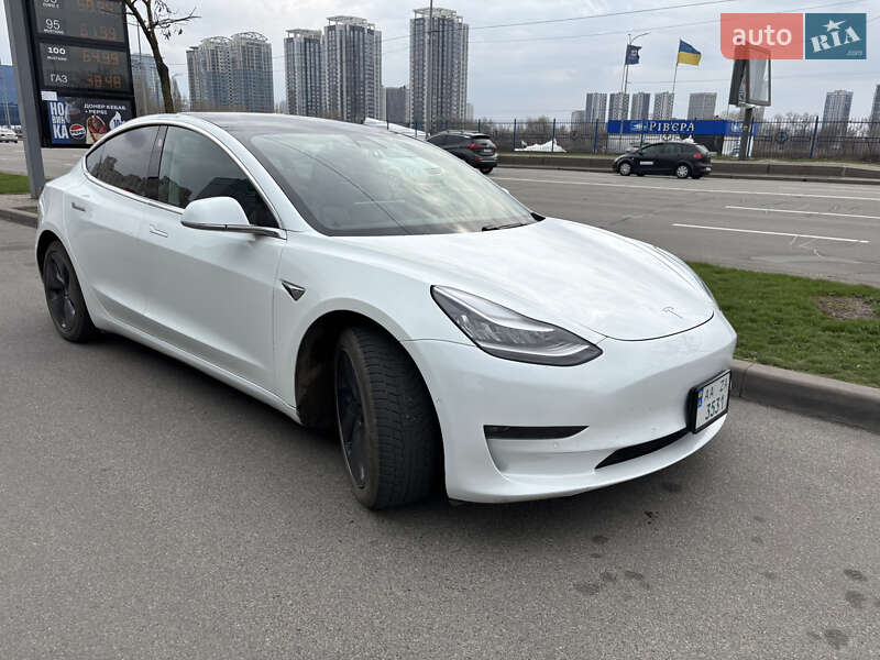 Tesla Model 3 (2019)