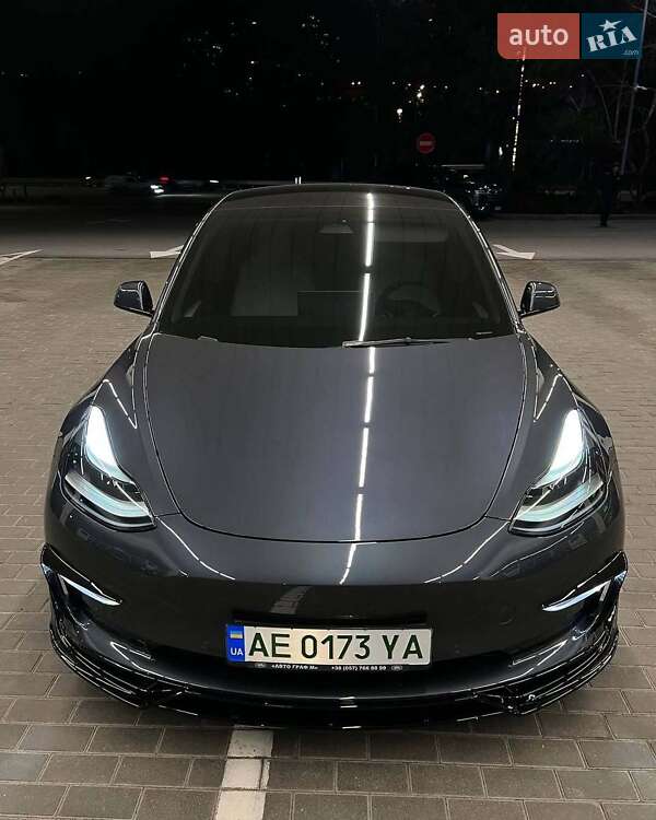 Tesla Model 3 (2022)