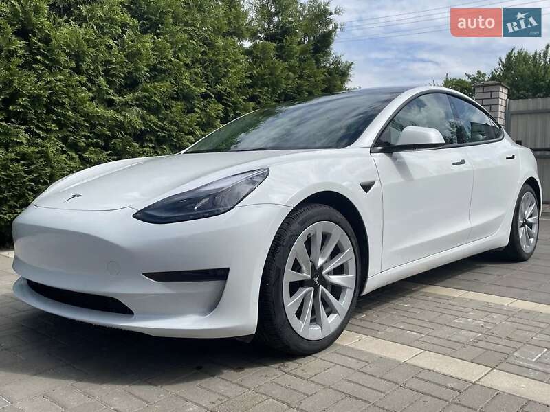 Tesla Model 3 (2022)