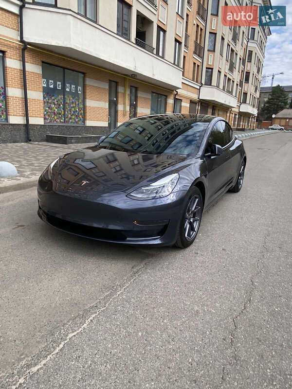 Tesla Model 3 (2021)