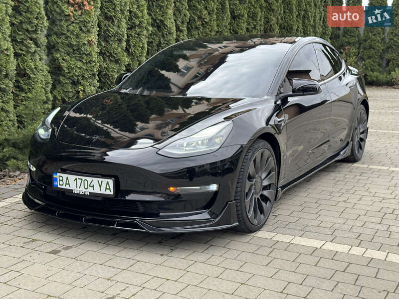 Tesla Model 3 (2022)
