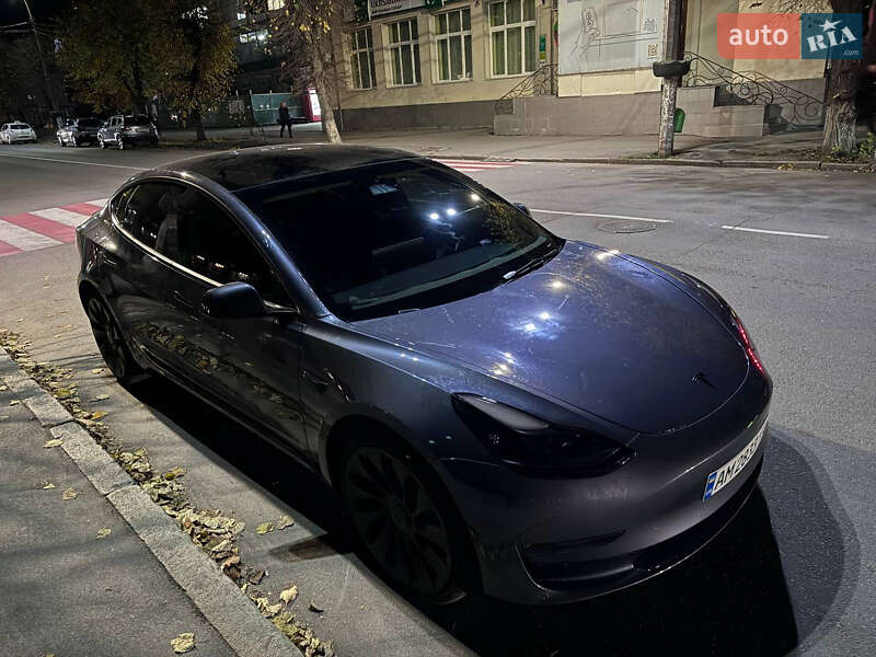 Tesla Model 3 (2023)