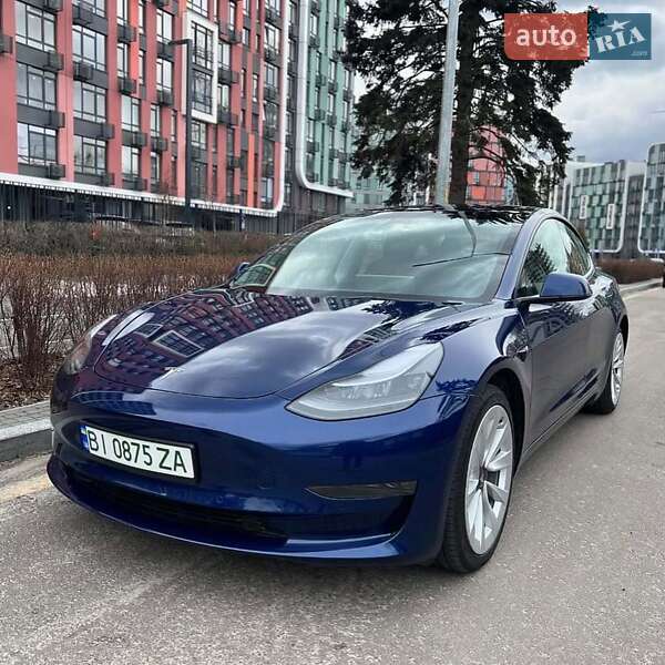Tesla Model 3 (2022)