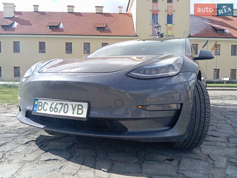 Tesla Model 3 (2018)