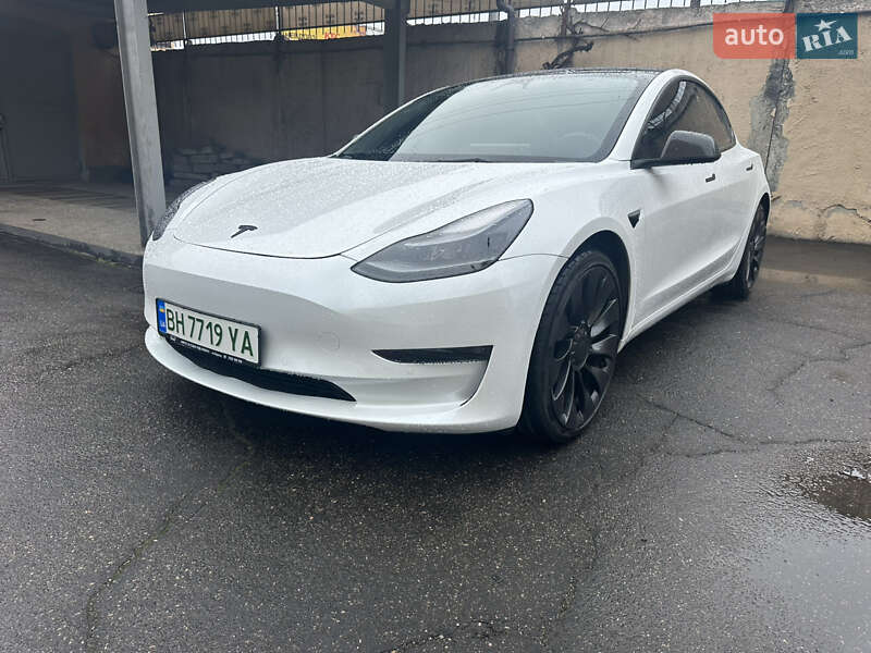 Tesla Model 3 (2022)