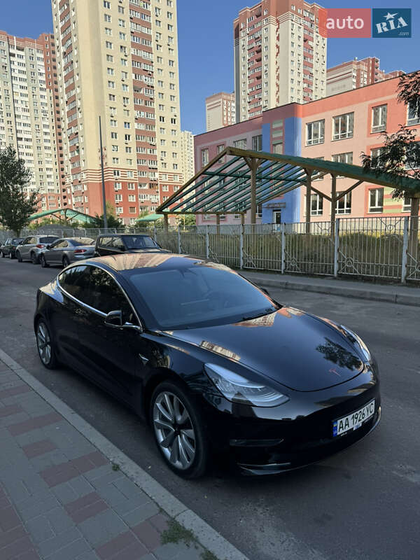 Tesla Model 3 (2018)