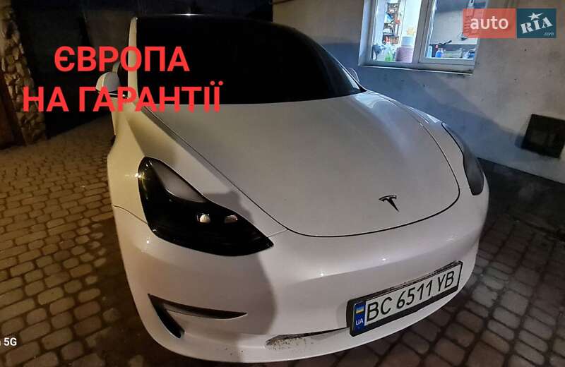Tesla Model 3 (2023)