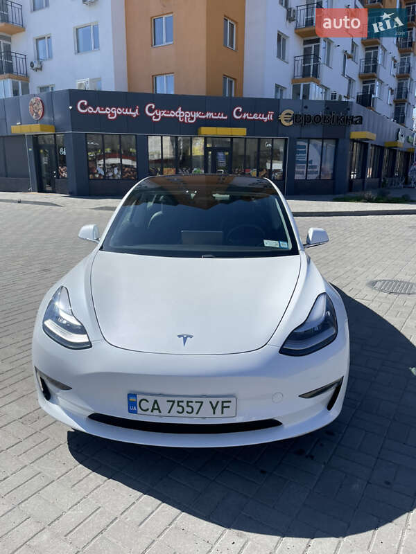 Tesla Model 3 (2019)