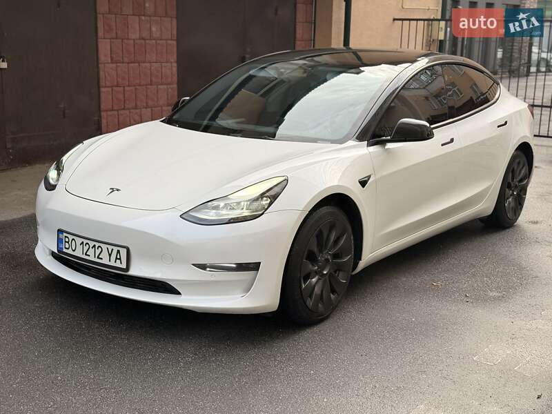 Tesla Model 3 (2022)