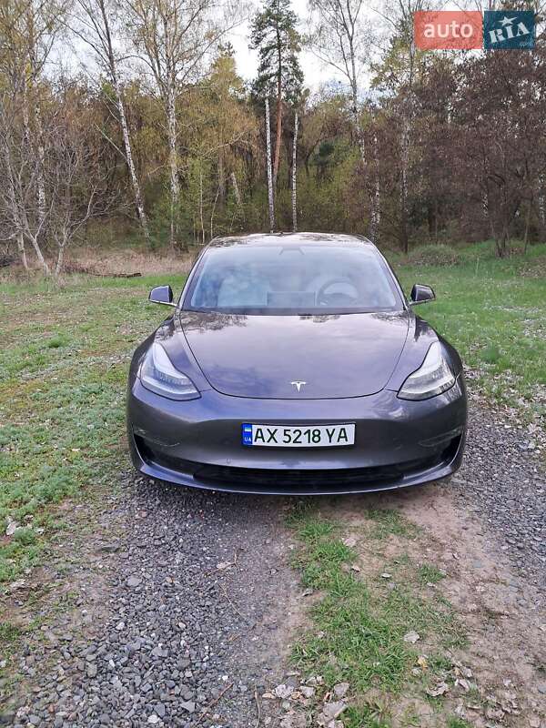 Tesla Model 3 (2018)