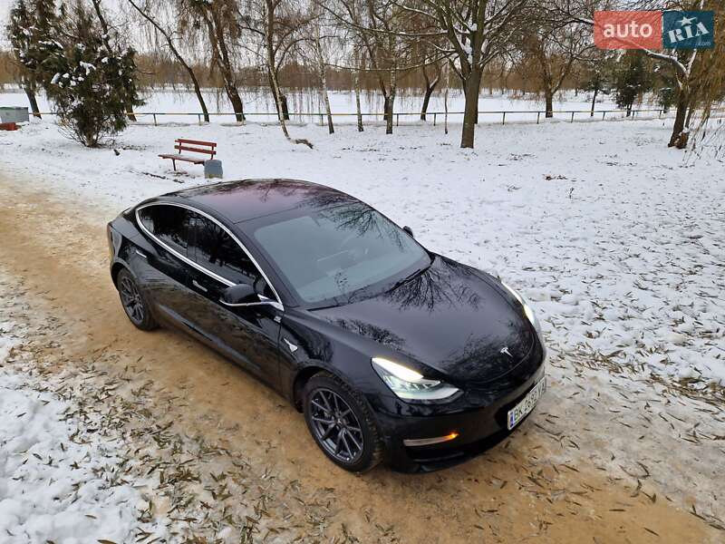 Tesla Model 3 (2018)