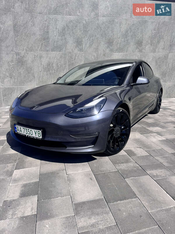 Tesla Model 3 (2022)