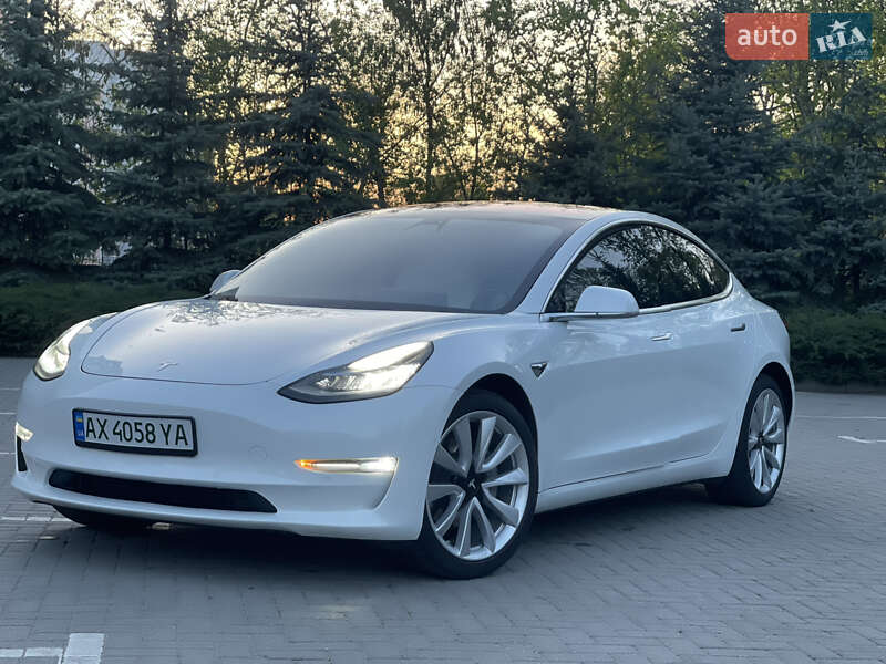 Tesla Model 3 (2018)