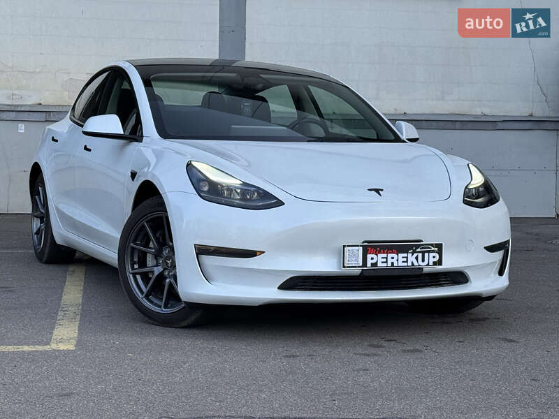 Tesla Model 3 (2023)