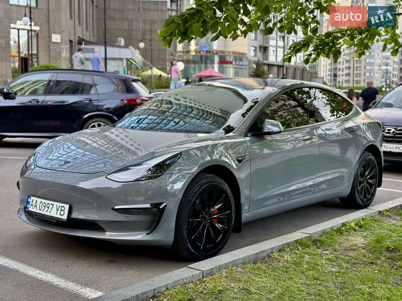 Tesla Model 3 (2021)