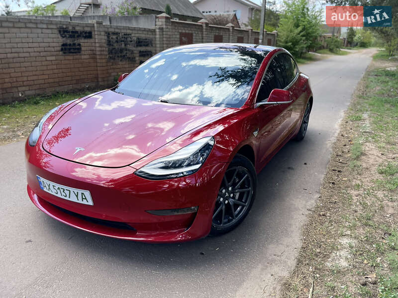 Tesla Model 3 (2018)