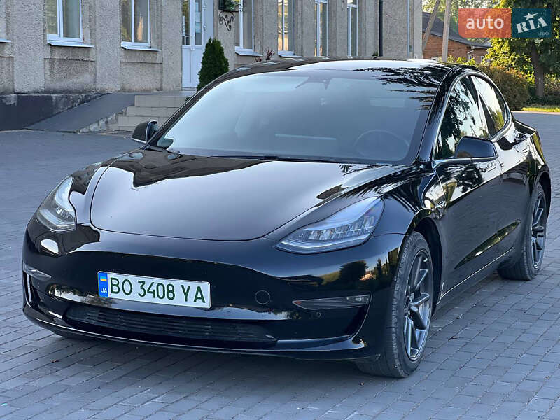 Tesla Model 3 (2019)